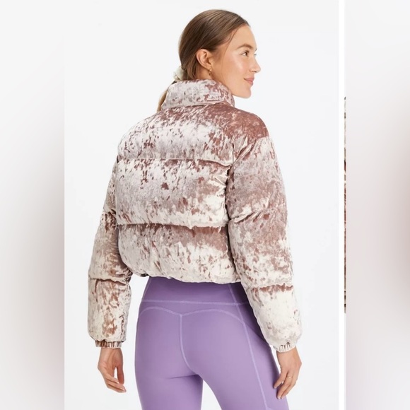 NWOT Fabletics Wander crushed velvet cropped puffer - Picture 5 of 11